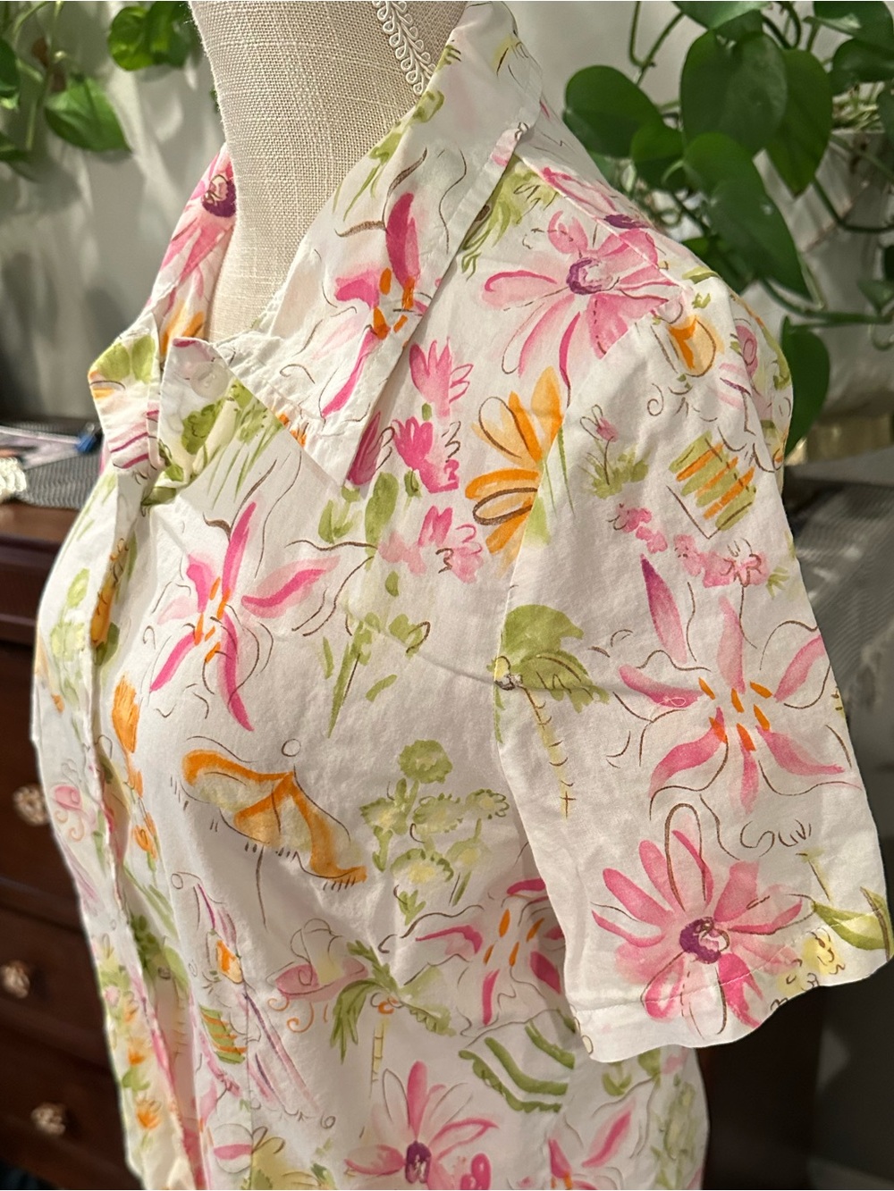 Vintage White Floral Button-Up Shirt with Pink & Orange Blooms - Picture 4 of 7